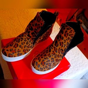 ALMOST NEW Womens Hunt Leopard Wedge CasuaL SIZE 8!